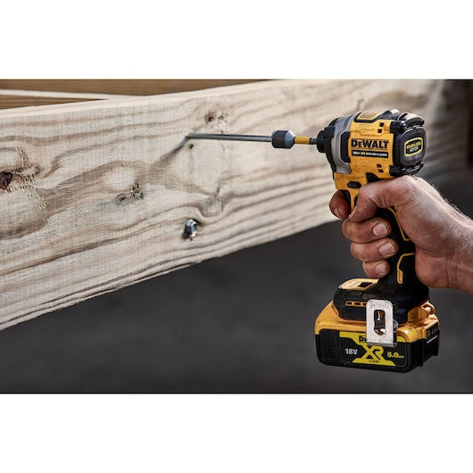 DeWalt DCF850NT-XJ Akumulatora Triecienskrūvgriezis Bez Akumulatora Un Lādētāja 18V - Ergostock.lv