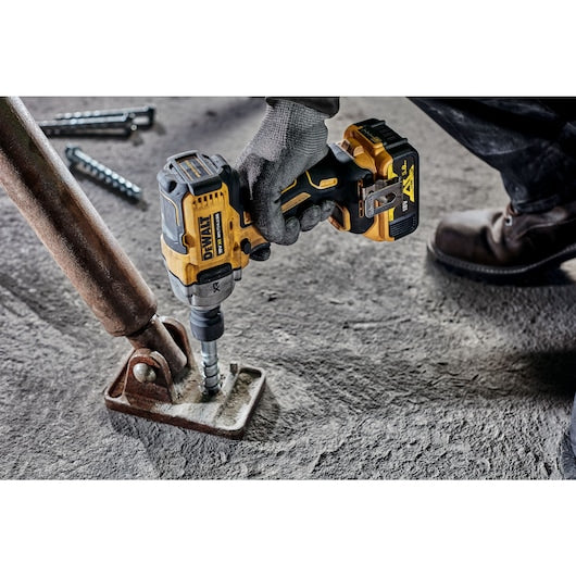 DeWalt DCF891P2T-QW Akumulatora Trieciena Uzgriežņu Atslēga 2x5Ah 18V - Ergostock.lv