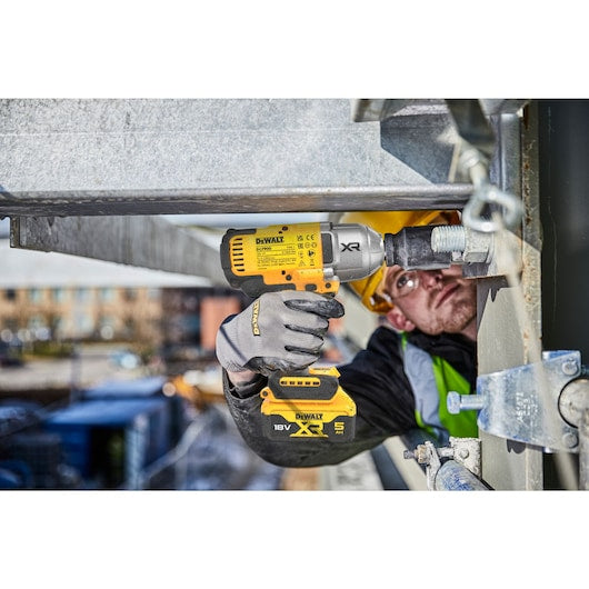 Dewalt XR Akumulatora Trieciena Uzgriežņu Atslēga Bez Akumulatora Un Lādētāja 18V (DCF900NT-XJ) - Ergostock.lv