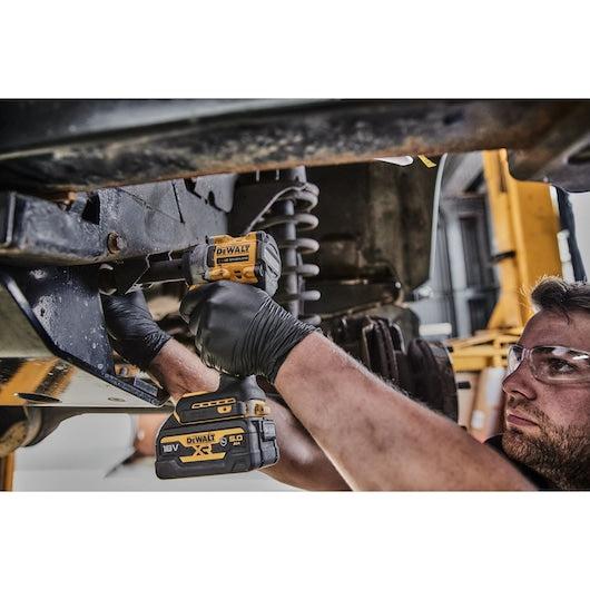 DeWalt DCF921NT-XJ Akumulatora Trieciena Uzgriežņu Atslēga Bez Akumulatora Un Lādētāja 18V - Ergostock.lv