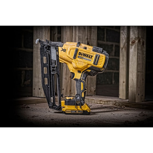 DeWalt DCN660D2-QW Akumulatora Naglu Pistole 2Ah 18V - Ergostock.lv