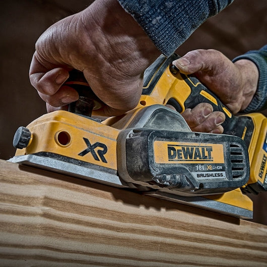 DeWalt DCP580P2-QW Akumulatora Ēvele 2x5Ah 18V - Ergostock.lv