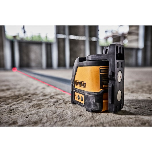 DeWalt DW088K-XJ Pašlīmeņojošs Krustlīniju Lāzera Līmeņrādis Lāzera Klase - 2 - Ergostock.lv