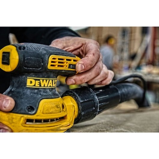 DeWalt DWE6423-QS Orbitālā Slīpmašīna 280W - Ergostock.lv