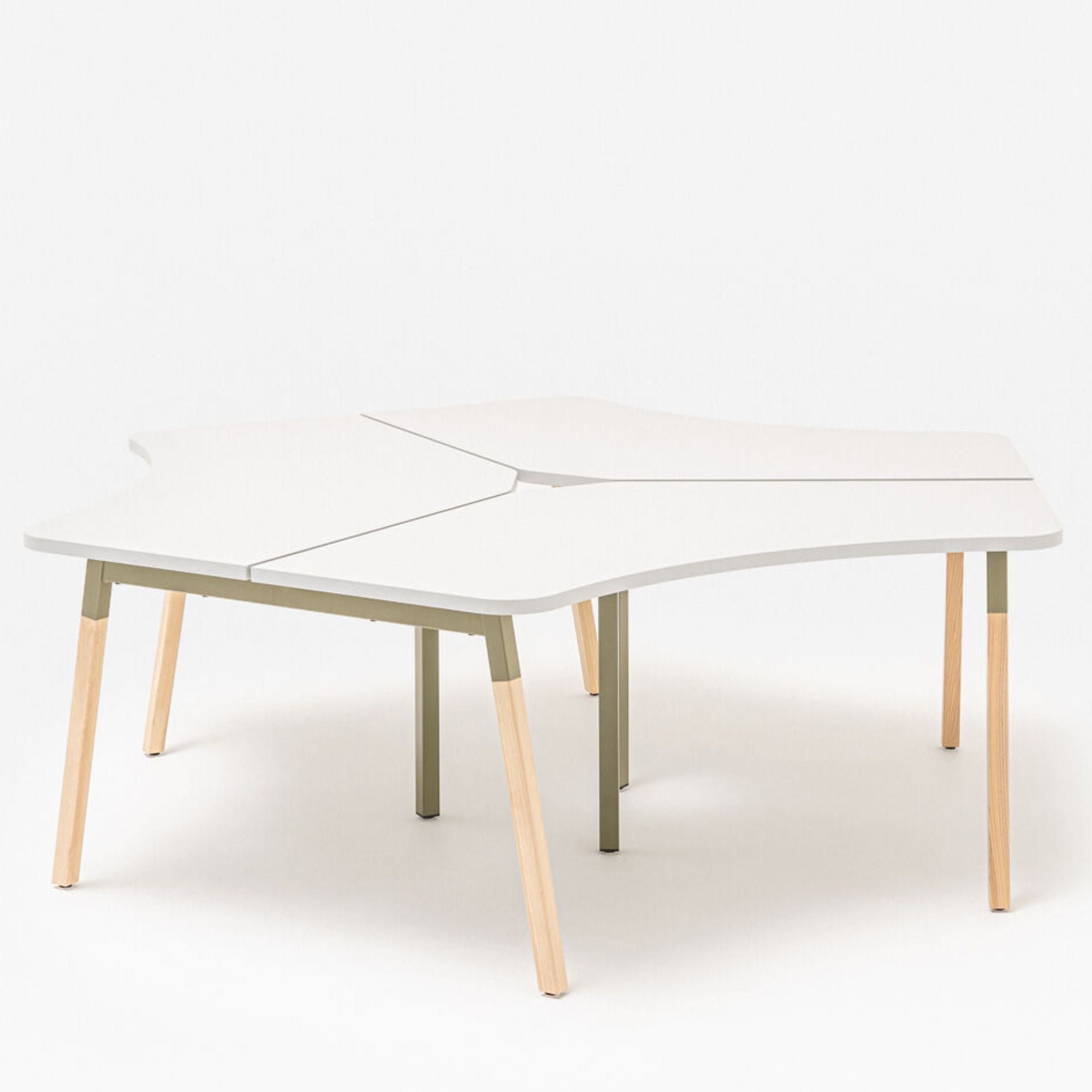 Biroja galds OGI W BENCH 3, konfigurējams - Ergostock.lv