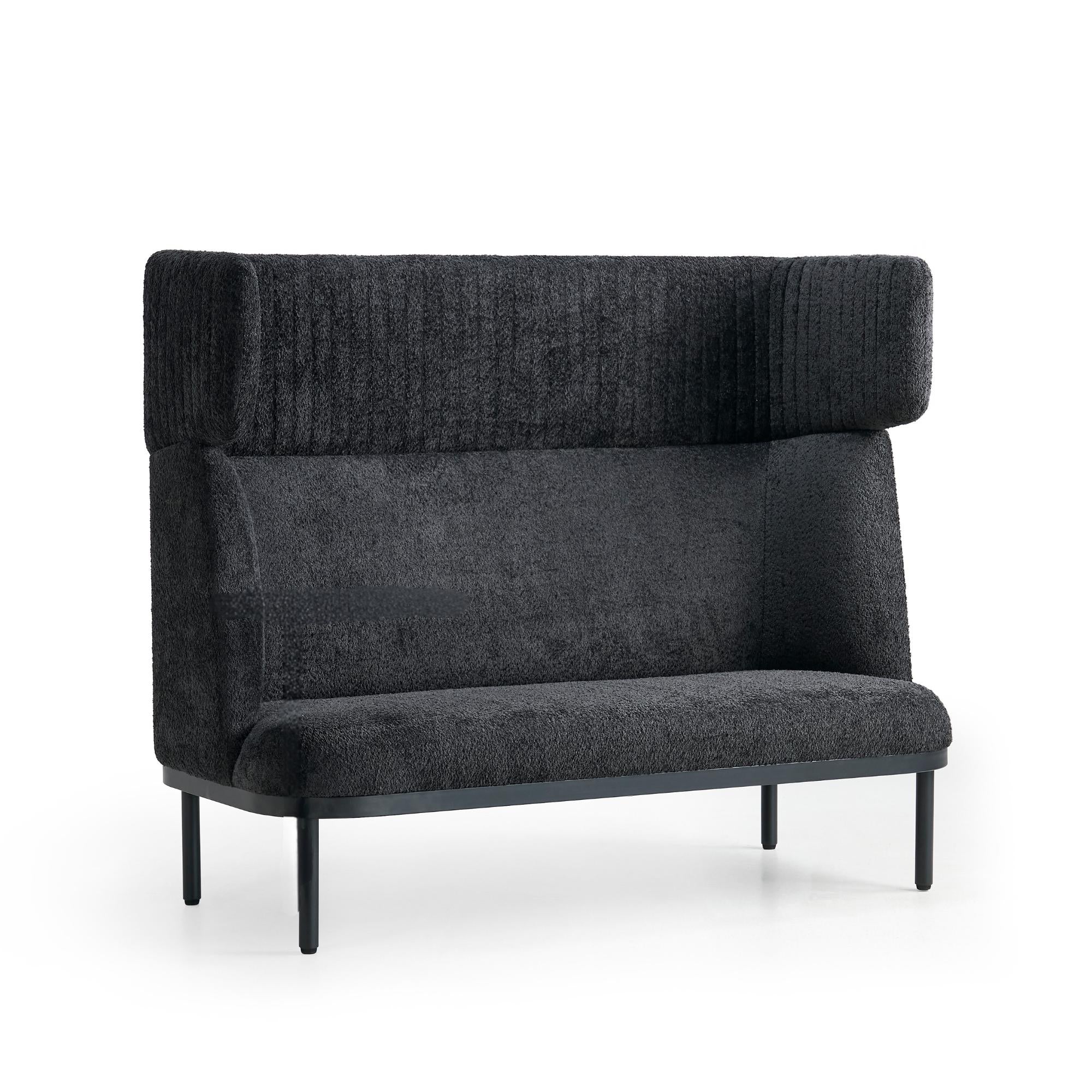 Stilīgs dīvāns Caldera Duo, melns - ERGOSTOCK ar ergonomisku dizainu un izteiktu sānu profilu, piemērots interjera papildināšanai.