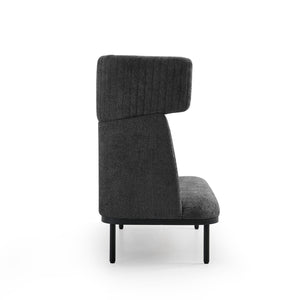 Sānskats dīvānam Caldera Duo, pelēks - ERGOSTOCK, izceļ tā augsto atzveltni un kompakto formu, ideāli piemērots nelielām telpām.