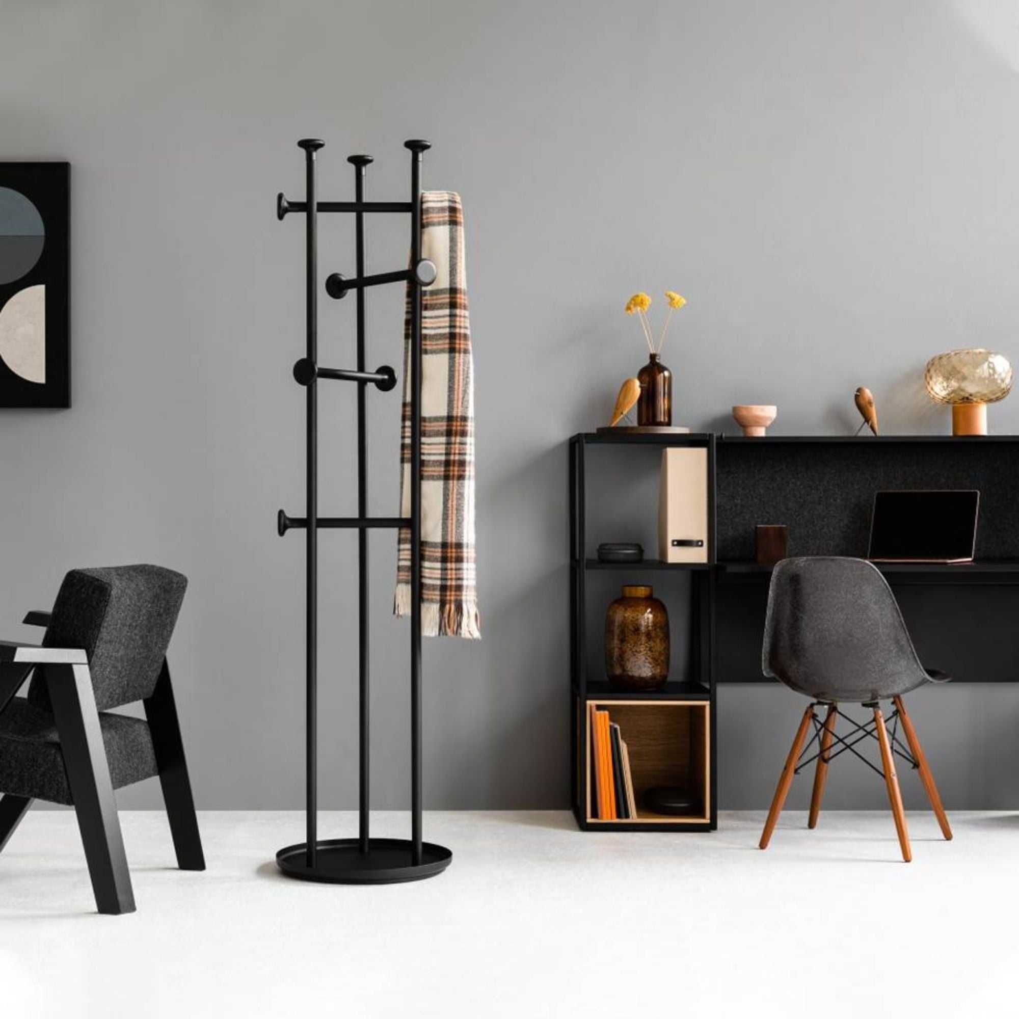 Dizaina drēbju pakarmais UNU BALMA, konfigurējams-Ergostock