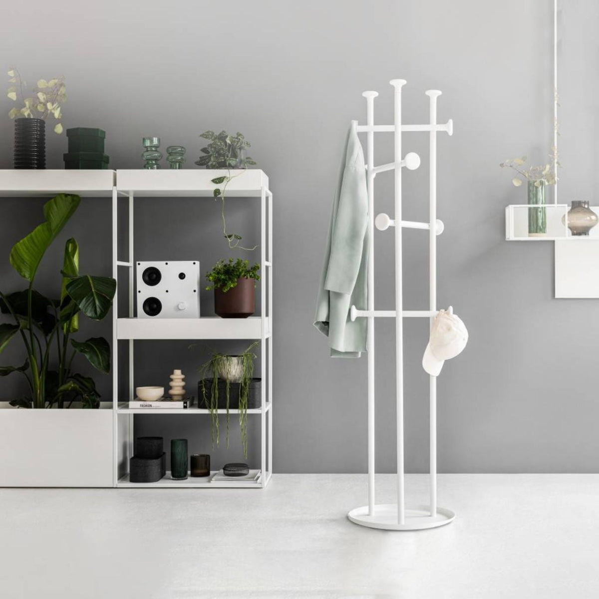 Dizaina drēbju pakarmais UNU BALMA, konfigurējams-Ergostock