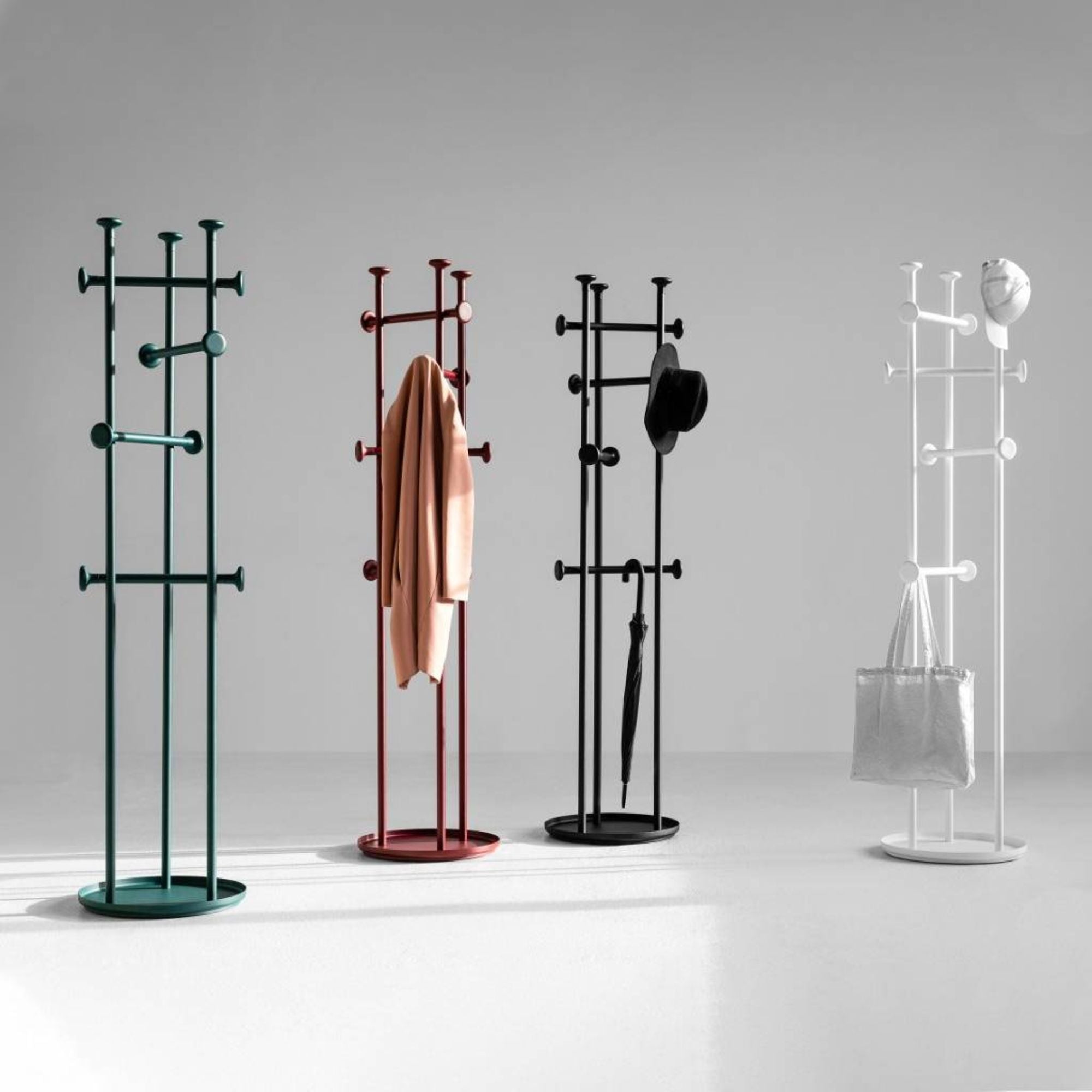 Dizaina drēbju pakarmais UNU BALMA, konfigurējams-Ergostock