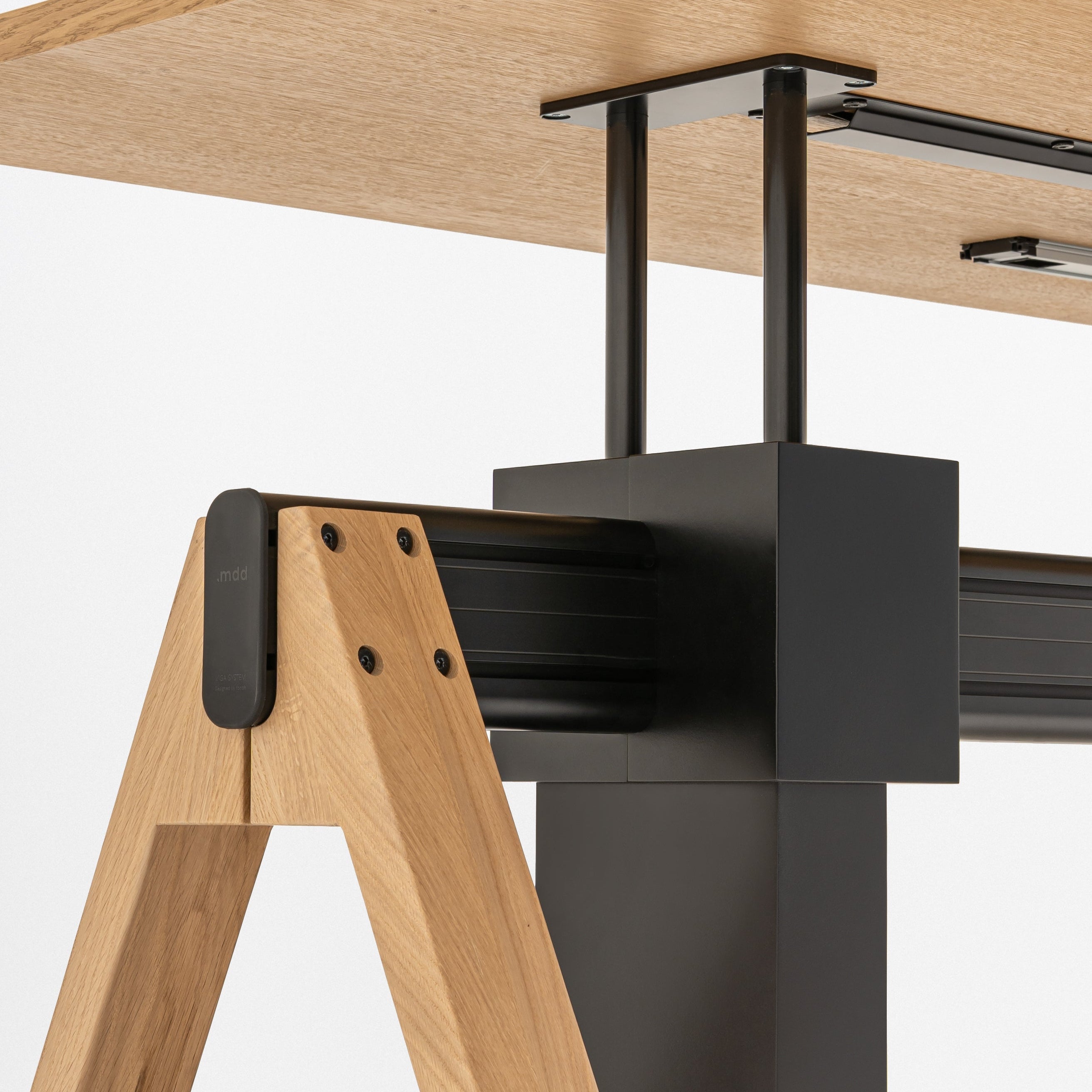 Elektriski augstumā paceļams galds VIGA, 180 cm, mdd; konfigurējams-Ergostock