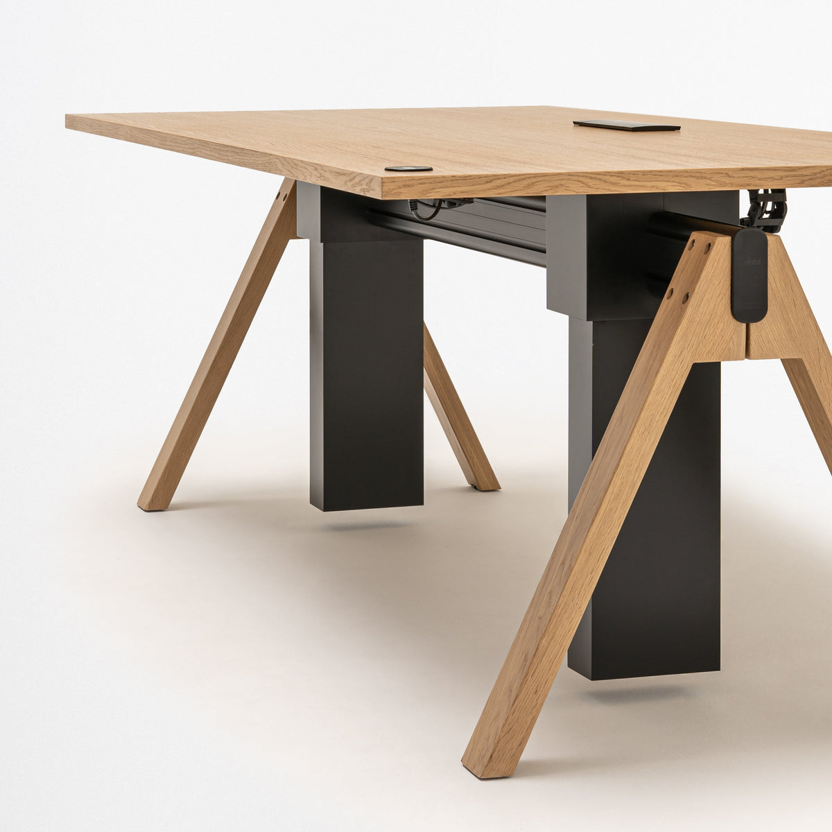 Elektriski augstumā paceļams galds VIGA, 180 cm, mdd; konfigurējams-Ergostock