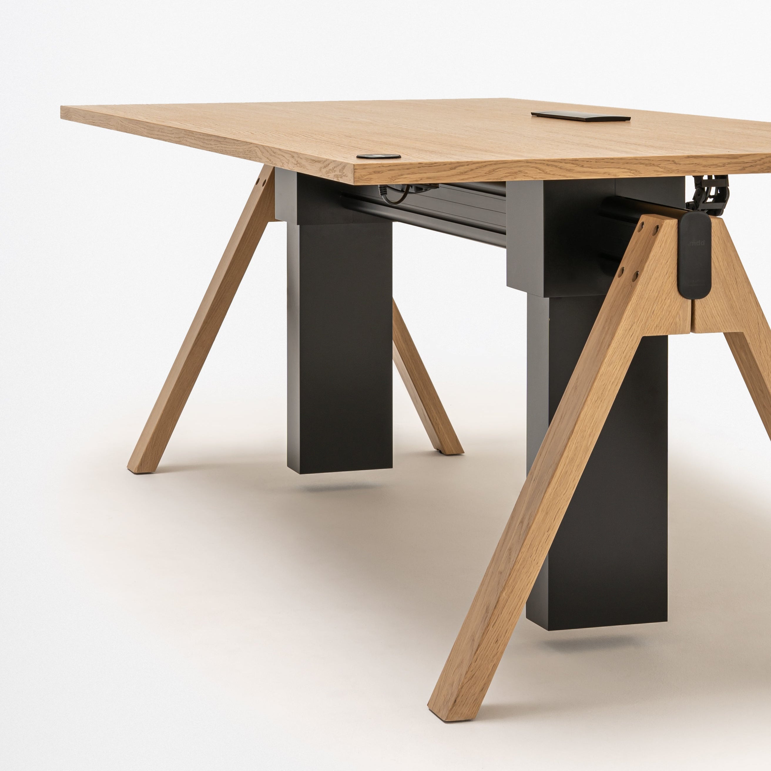 Elektriski augstumā paceļams galds VIGA, 180 cm, mdd; konfigurējams-Ergostock