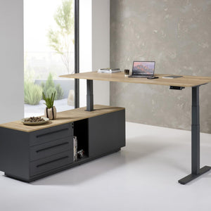 Elektriski augstumā regulējama galda komplekts Executive, augstuma regulācija biroja interjerā