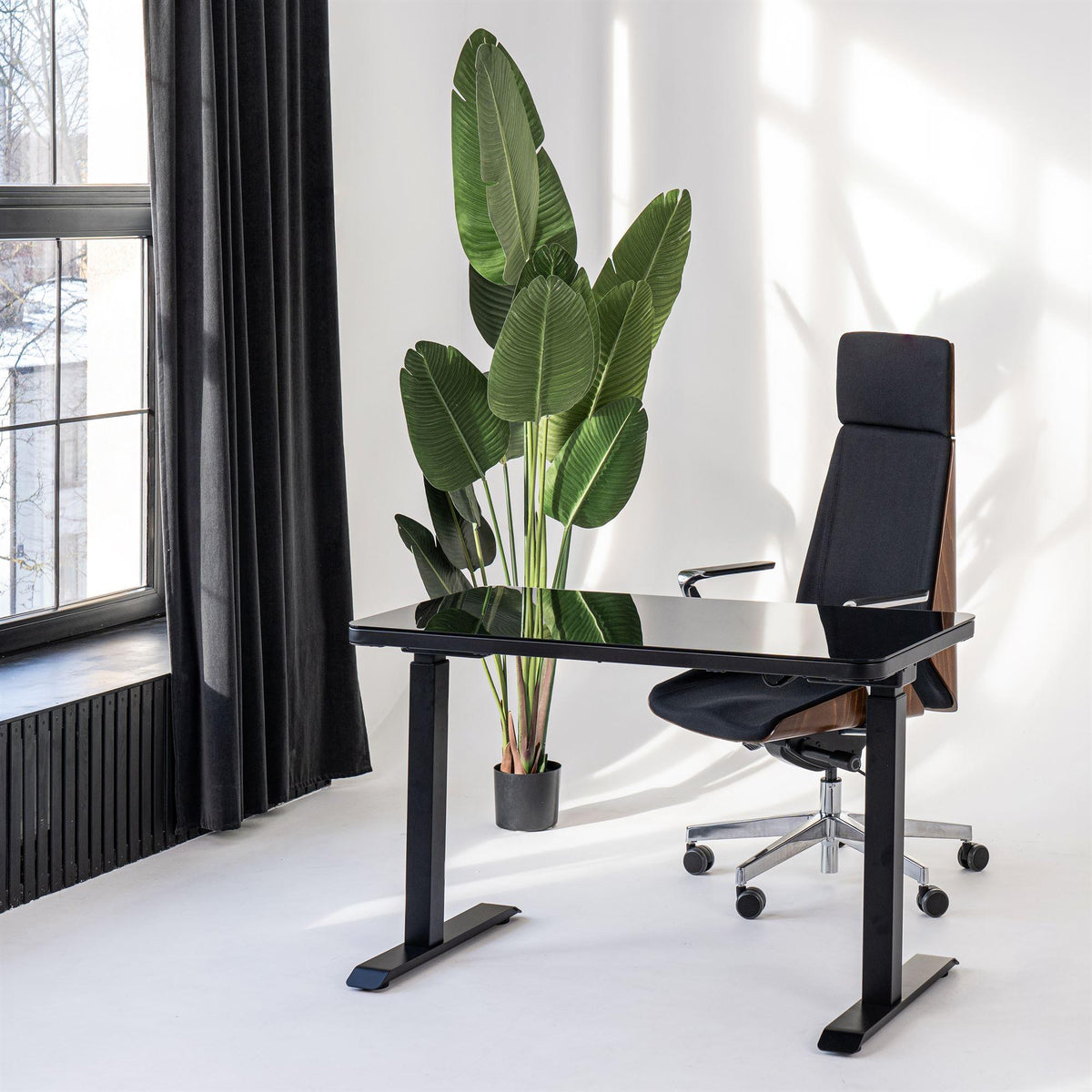 Elektriski augstumā regulējams multifunkcionāls galds Home Line – Melna