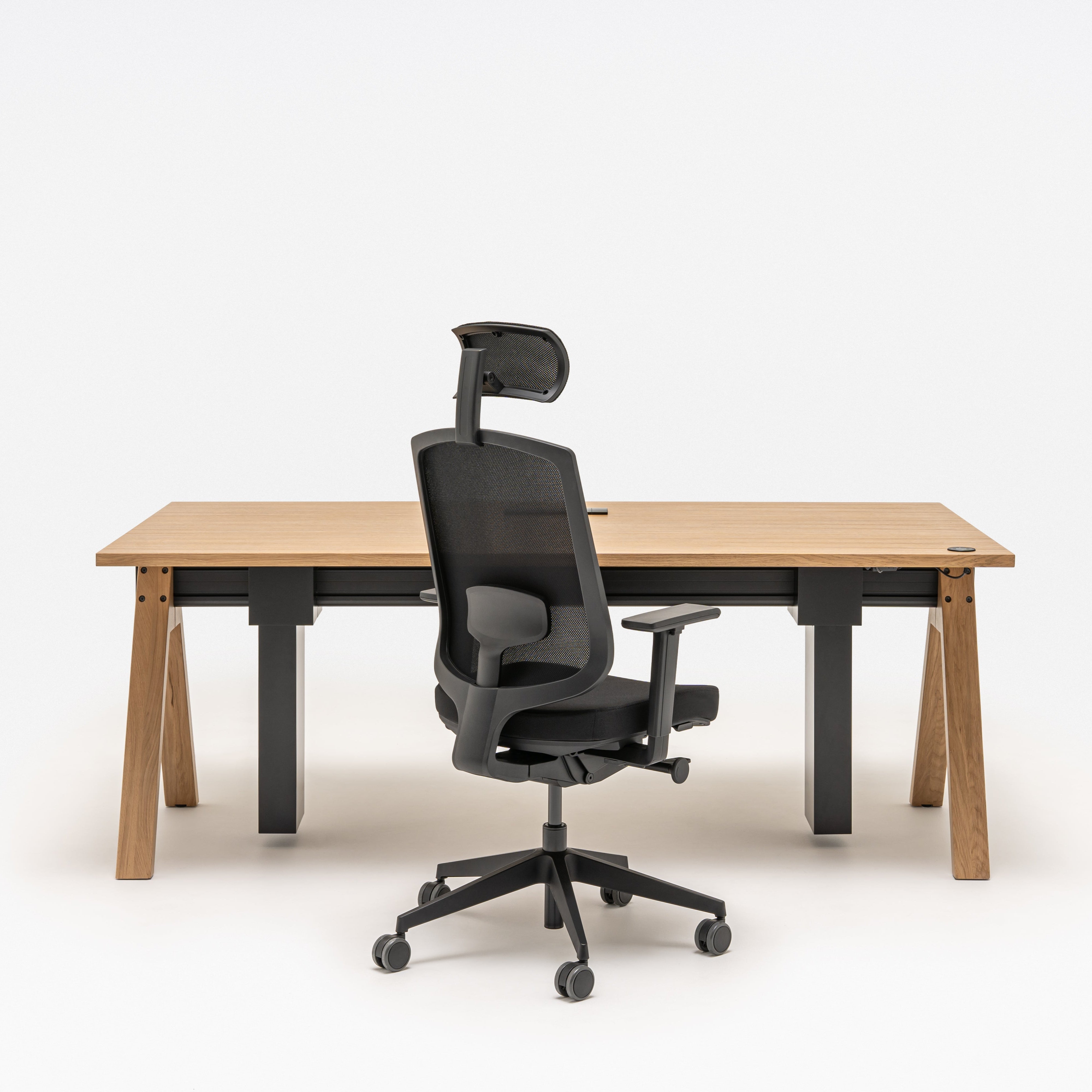 Elektriski augstumā paceļams galds VIGA, 180 cm, mdd; konfigurējams