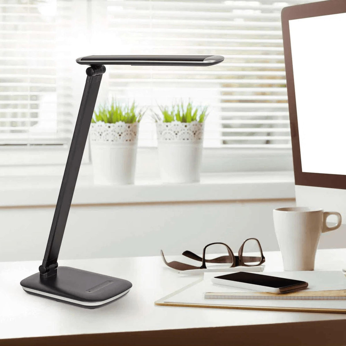 Galda lampa MAULjazzy, LED – Melna