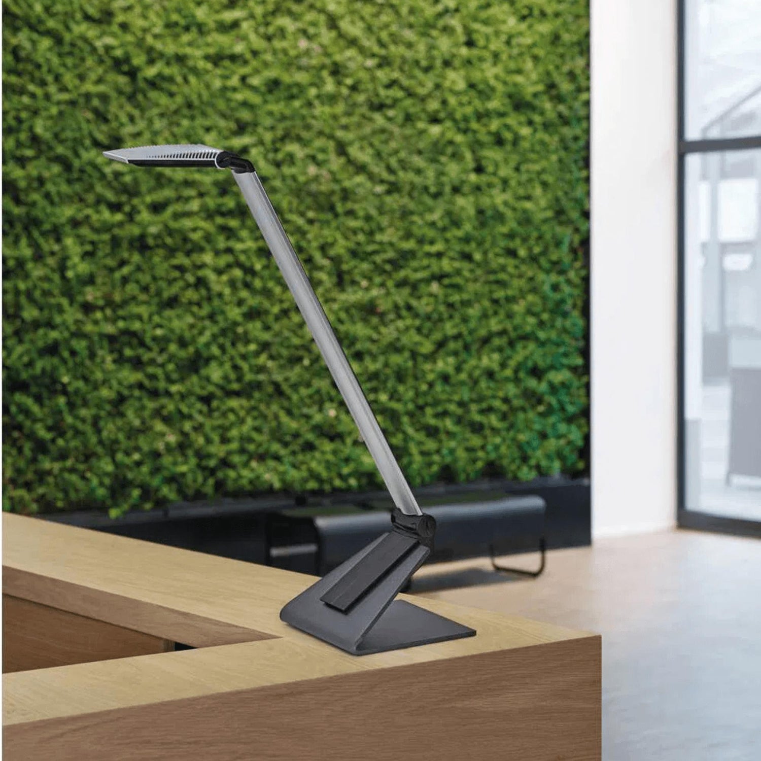 Galda lampa MAULsolaris, LED - Ergostock.lv