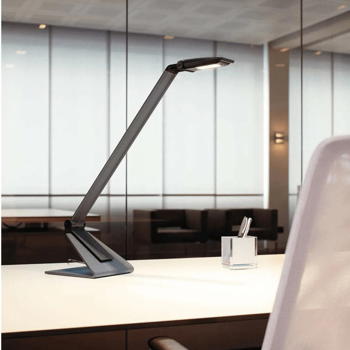 Galda lampa MAULsolaris, LED - Ergostock.lv