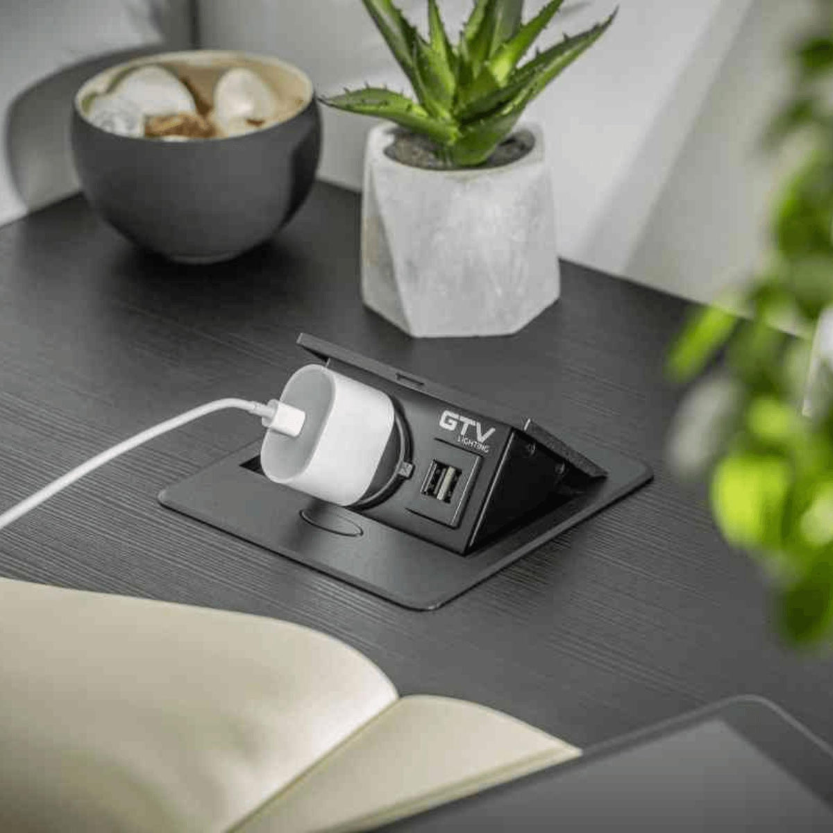 Iebūvējams Rozešu bloks AVARO, 1x SCHUKO, 2x USB A - Ergostock.lv