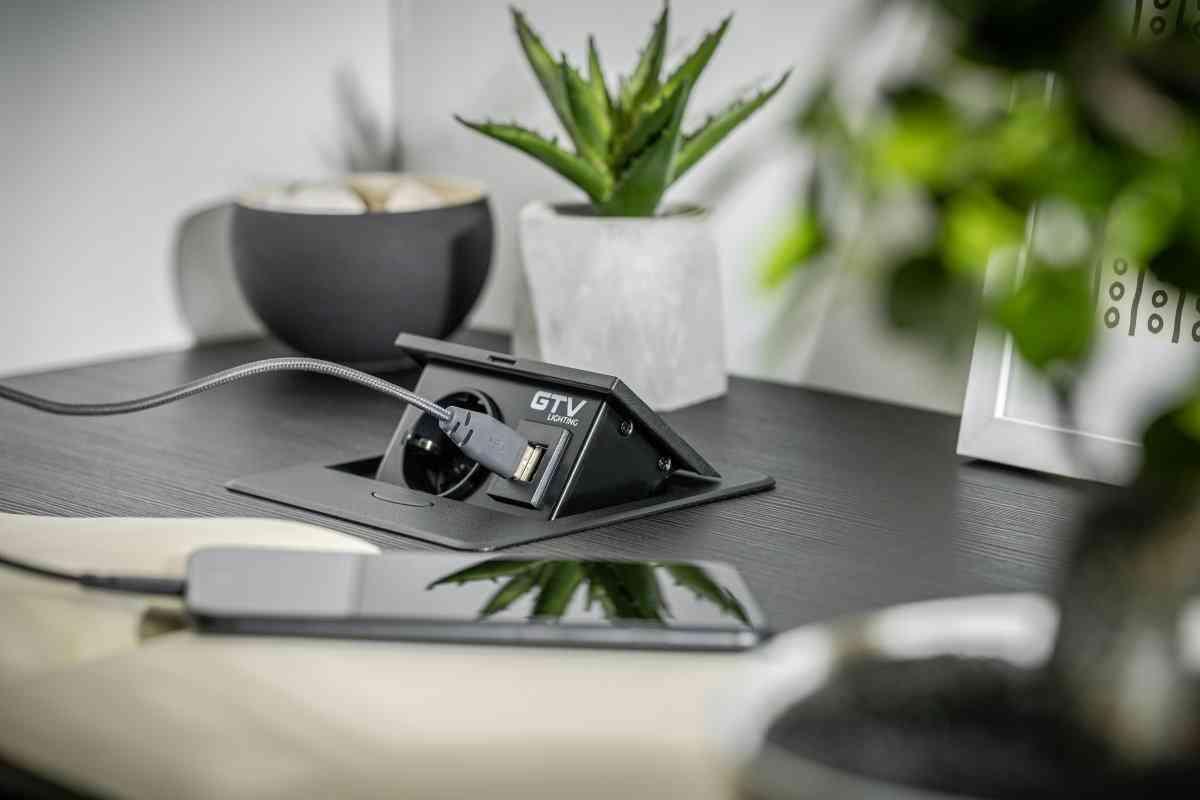 Iebūvējams Rozešu bloks AVARO C, 1x SCHUKO, USB A+C - Ergostock.lv