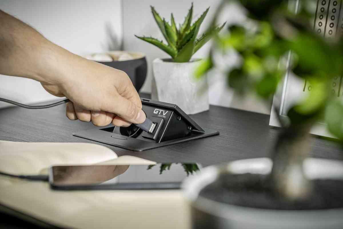 Iebūvējams Rozešu bloks AVARO C, 1x SCHUKO, USB A+C - Ergostock.lv