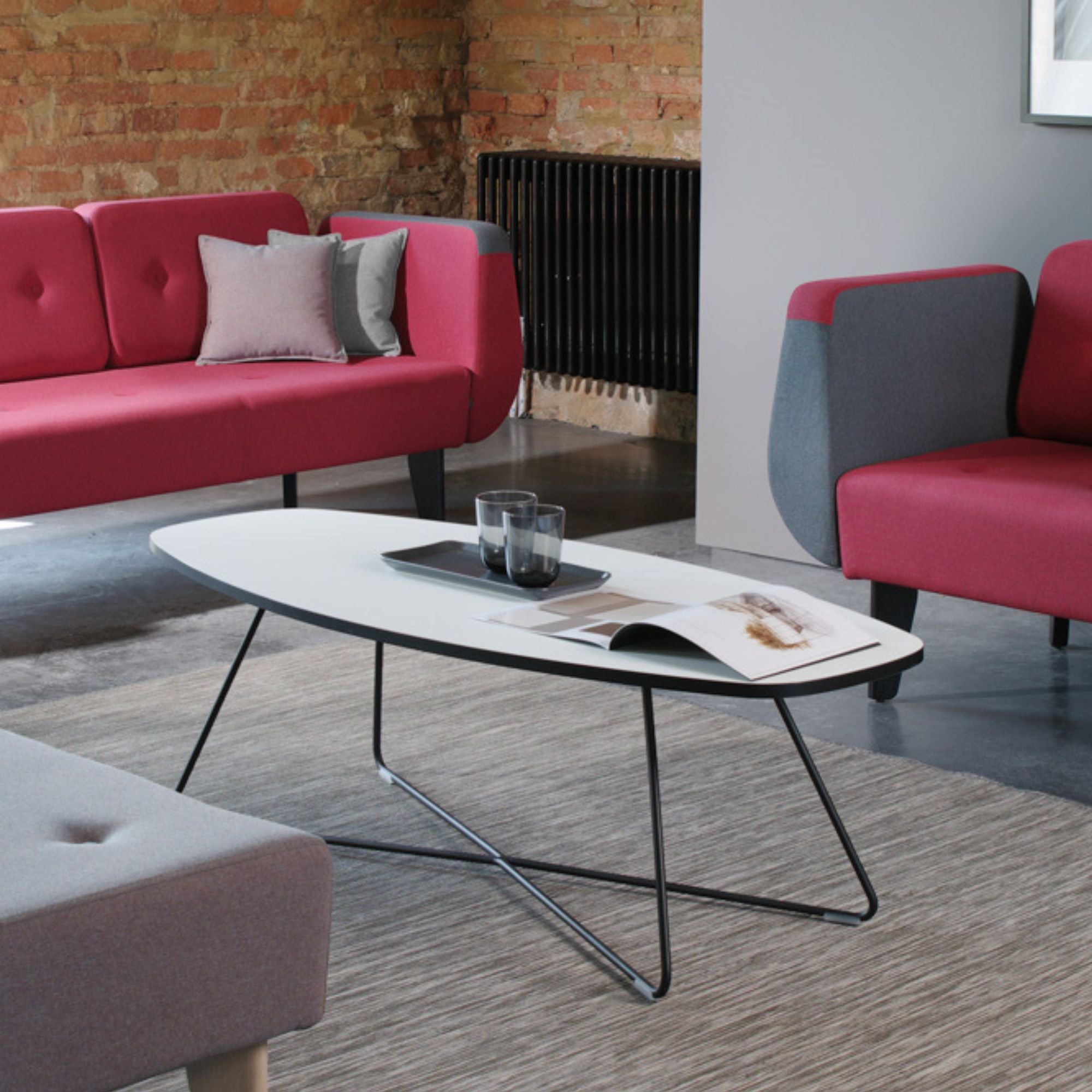 Kafijas galdiņš TB1300 BEJOT:, 1300 x 570 mm, augstums 415 mm, konfigurējams-Ergostock