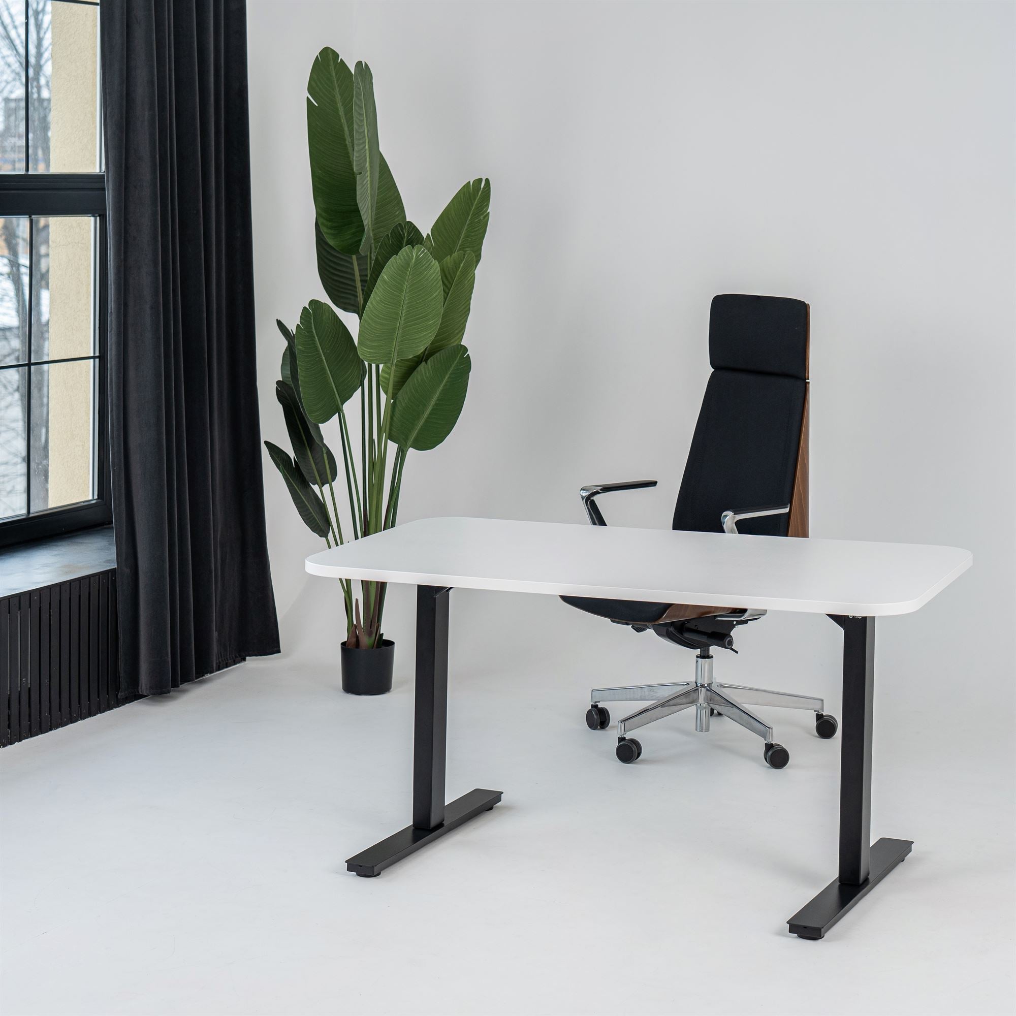 Manuāli augstumā regulējams galds Handle Line Flexx, ar noapaļotiem stūriem - Ergostock.lv