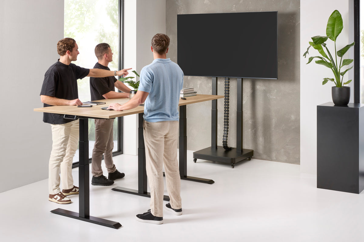Mobils TV/monitora stends, 40- 85 collu iekārtām, augstumā regulējams, ar pulti