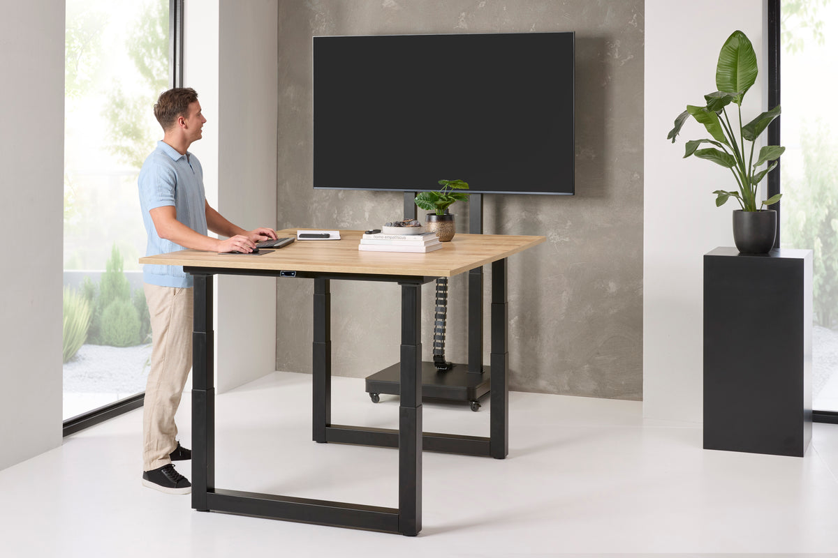 Mobils TV/monitora stends, 40- 85 collu iekārtām, augstumā regulējams, ar pulti