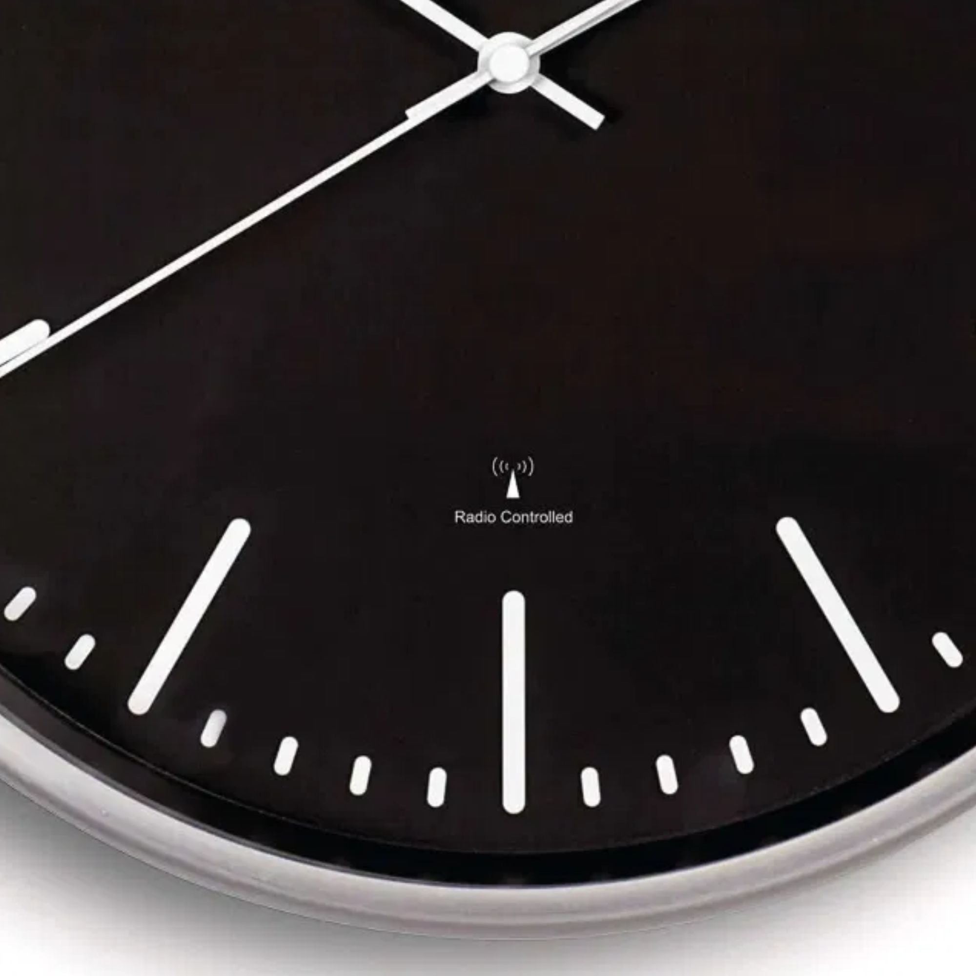 Sienas pulkstenis MAUL Fly, alumīnijs/ melns, diametrs 305 mm