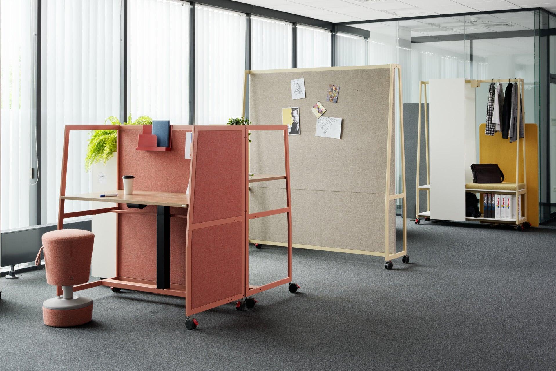 Wariant-E rakstāmgalds ar akustisko sienu un elektriski regulējamu augstumu-Ergostock